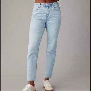 American Eagle Strigid Mom Jeans